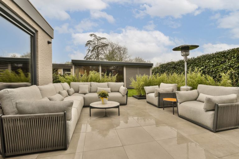 Terrasse extérieure en grès cérame